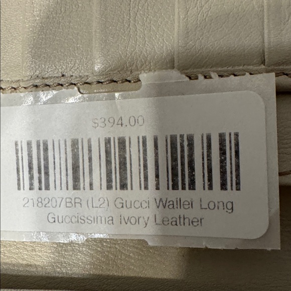 Gucci Embossed Leather Wallet with Gold Accent - Picture 6 of 6